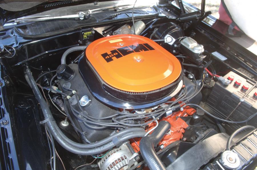  Plymouth Hemi Challenger R-T Hardtop Coupe 1970 года  (фото 8 из 9)